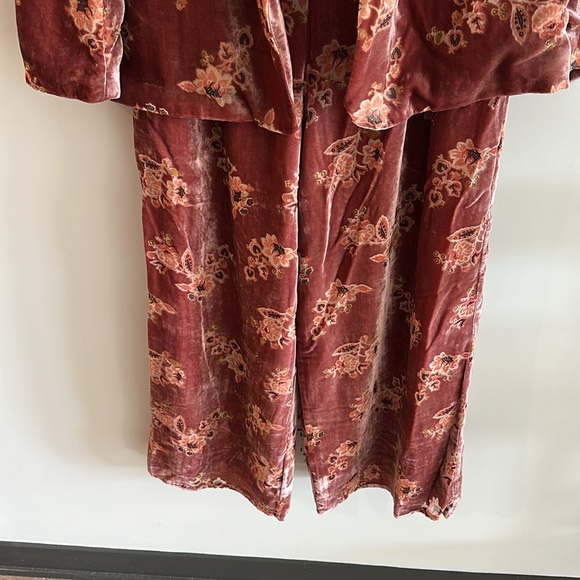 Hutch Floral Velvet Robe Set in Burgundy and Gold - Picture 5 of 10